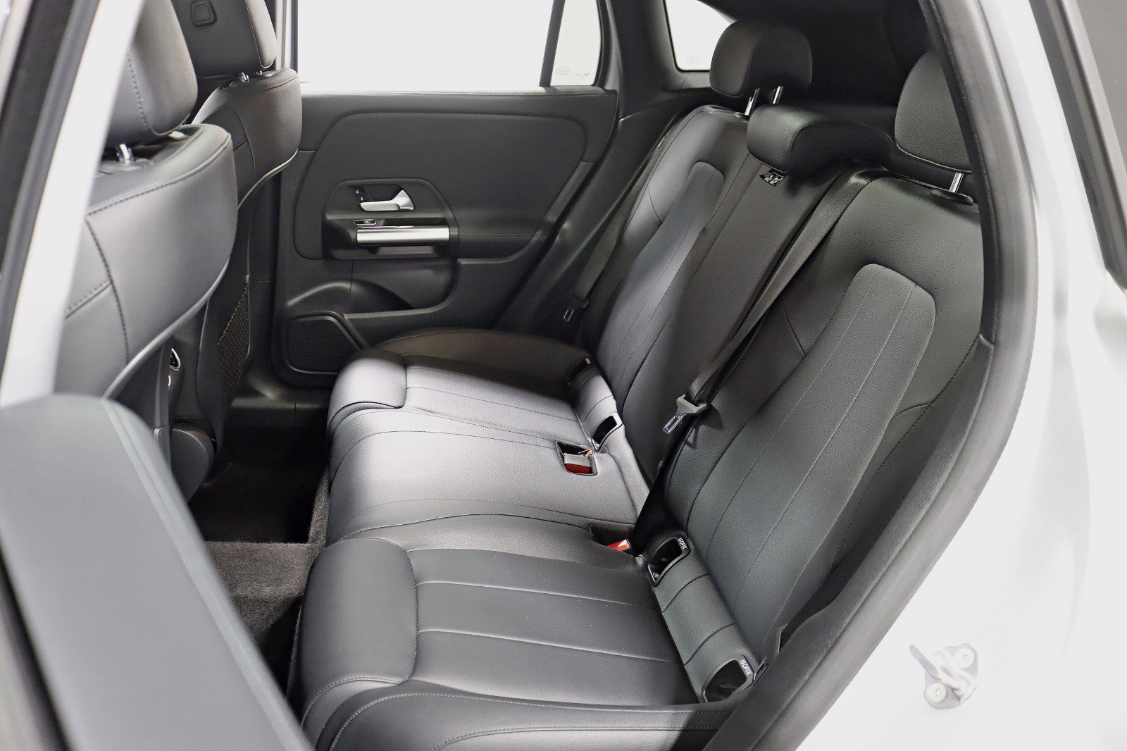 Used 2022 Mercedes-Benz GLA 250 4MATIC w/ Premium Package Lite image 33