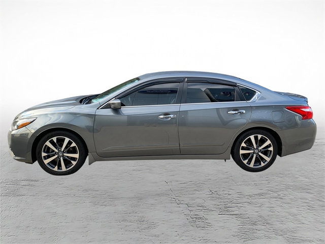 Used 2016 Nissan Altima 2.5 SR w/ LED Appearance Package image 5