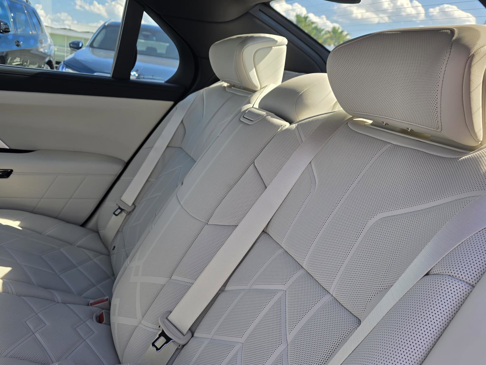 New 2026 BMW 760i xDrive w/ Luxury Rear Seating Package AWD/4WD image 12