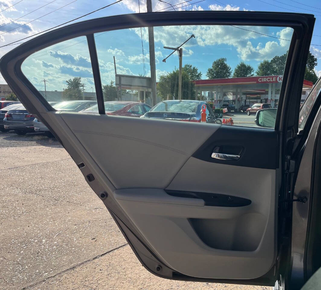 Used 2016 Honda Accord Touring image 11