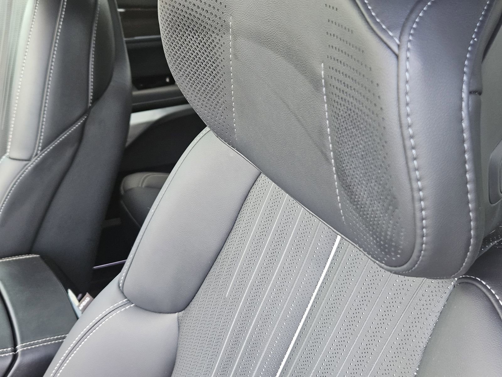 New 2026 Cadillac Vistiq Sport image 25