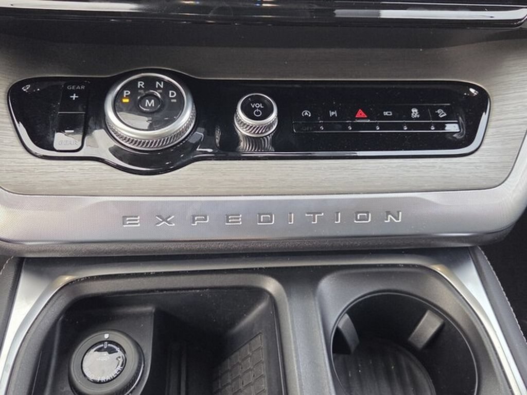 Used 2025 Ford Expedition Platinum AWD/4WD image 21