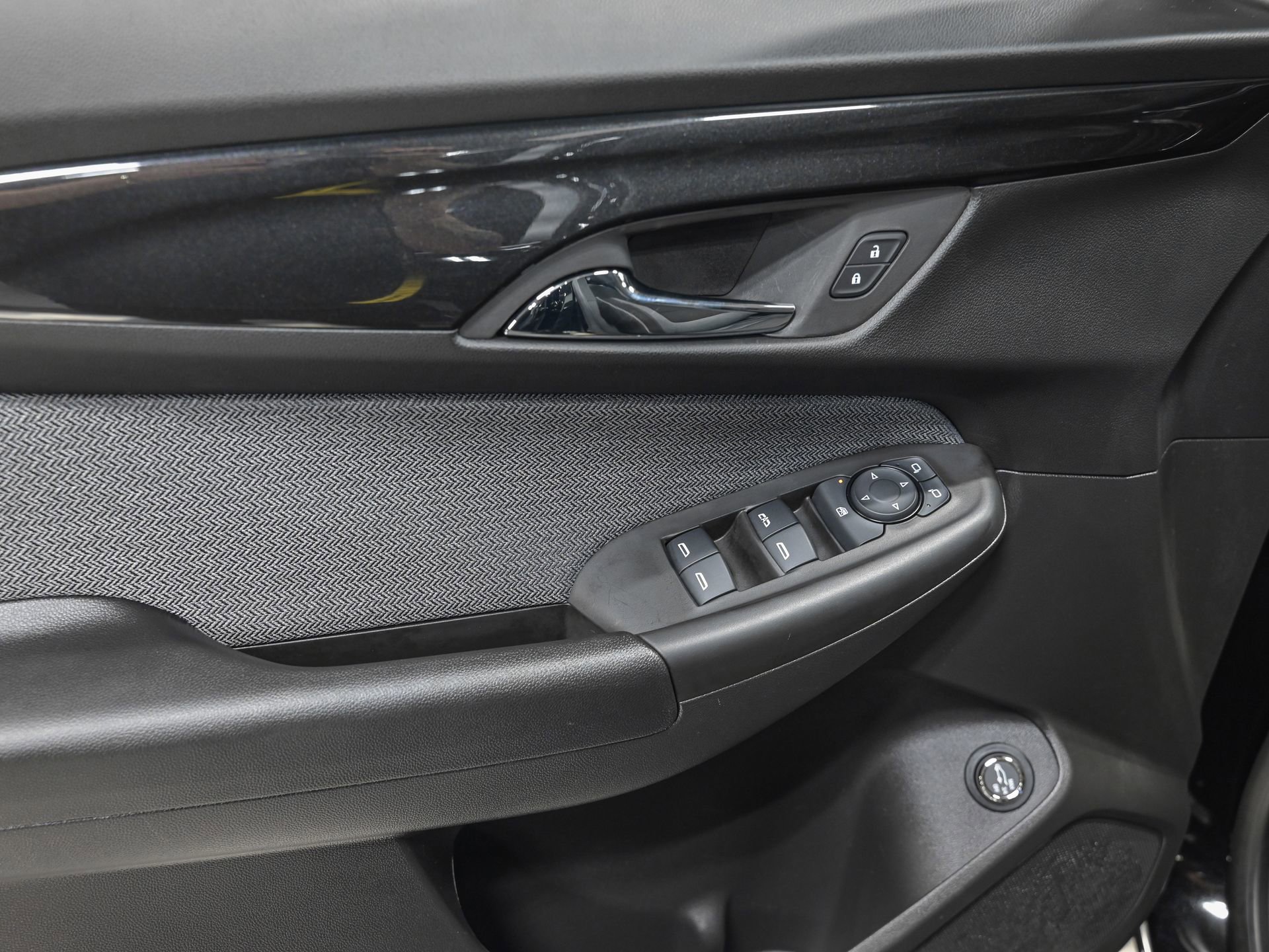 Used 2025 Chevrolet TrailBlazer LT w/ Convenience Package AWD/4WD image 13