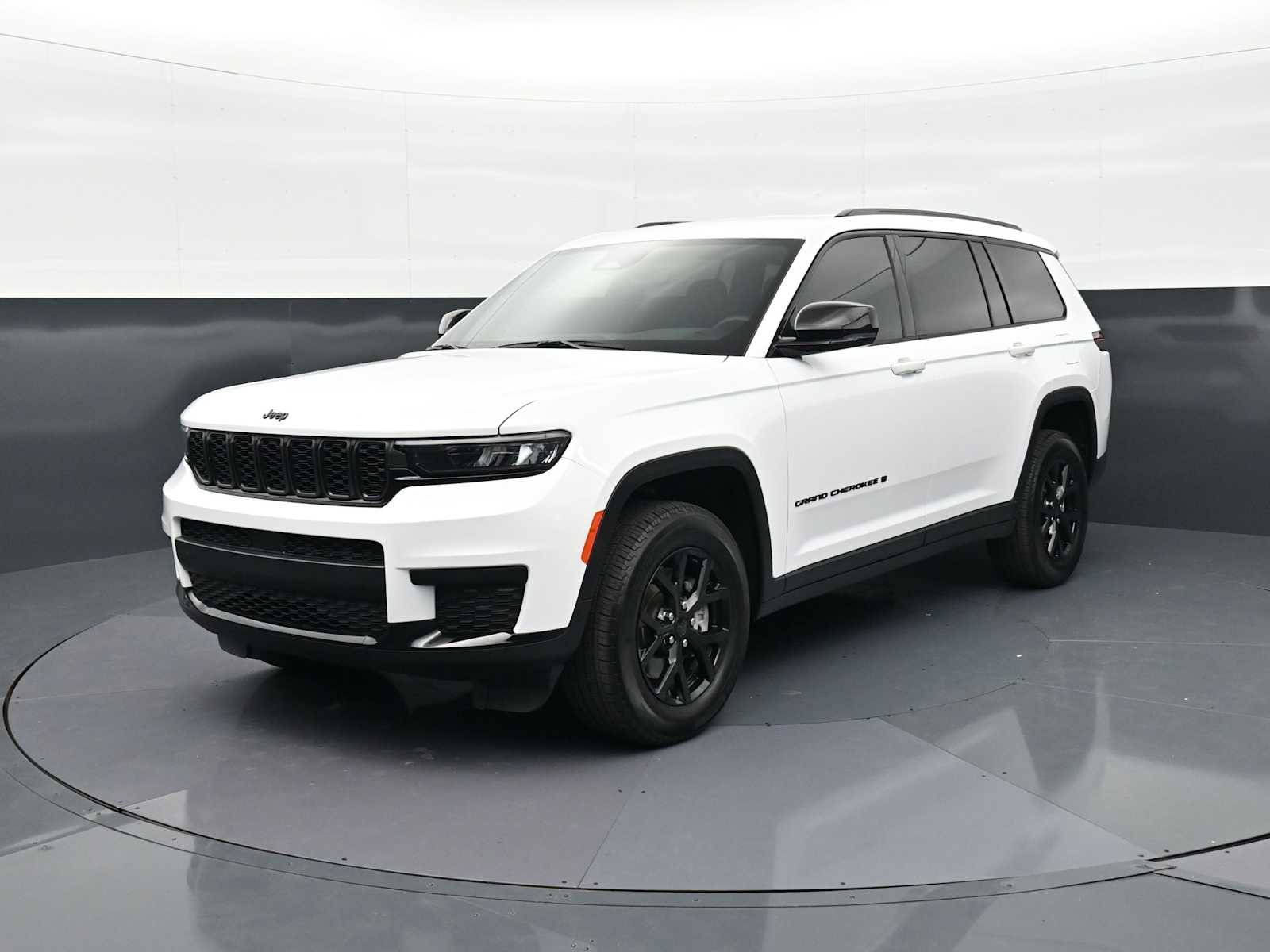 Used 2024 Jeep Grand Cherokee L Laredo RWD image 1
