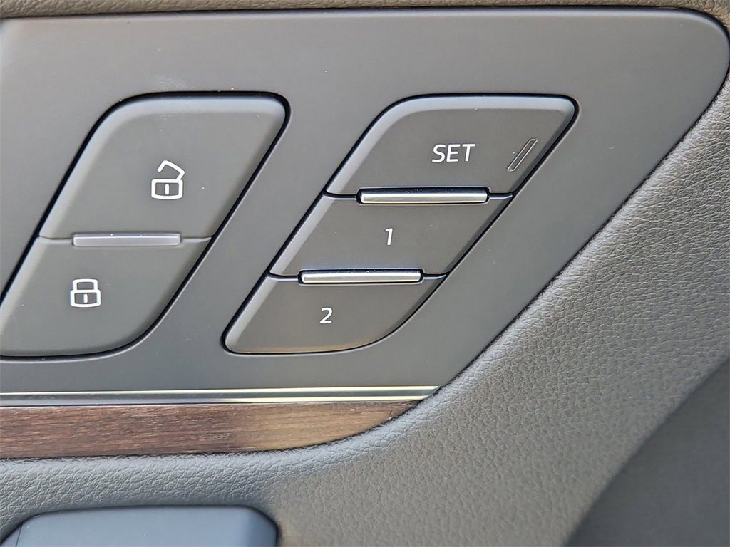 Used 2024 Audi Q5 e Premium w/ Convenience Package image 20