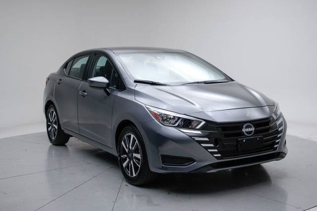 Used 2024 Nissan Versa SV image 9