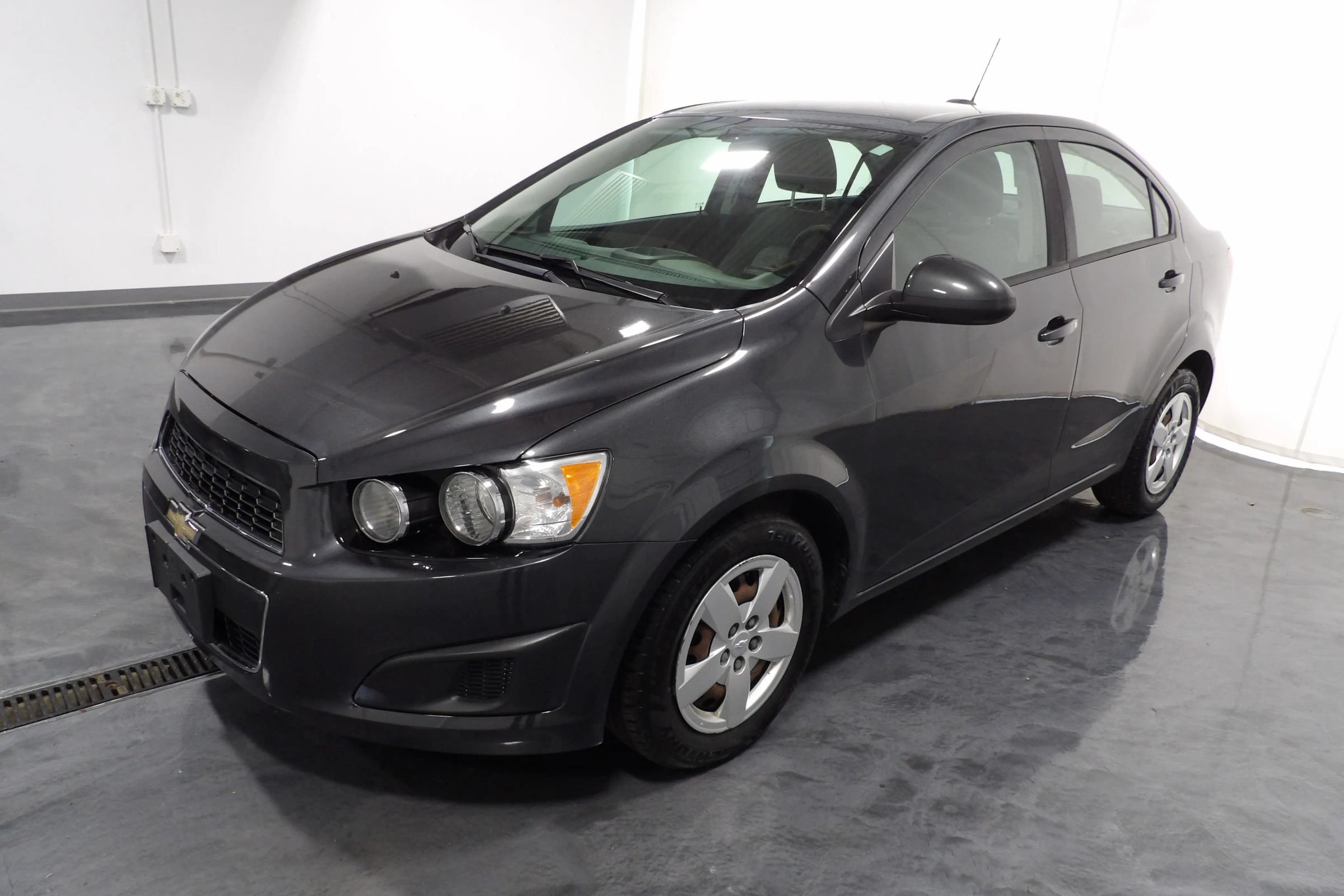 Used 2016 Chevrolet Sonic LS FWD image 3