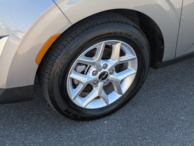 Used 2025 Kia Soul LX w/ LX Technology Package FWD image 11