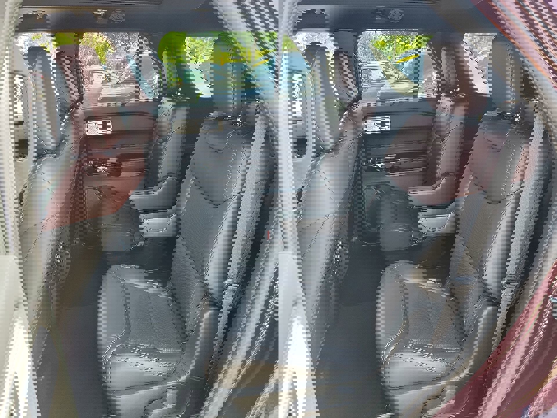 Used 2023 Ford Explorer Platinum w/ Technology Package image 18