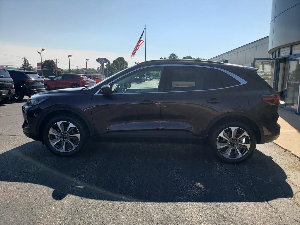 Used 2023 Ford Escape Platinum w/ Premium Technology Package AWD/4WD image 7