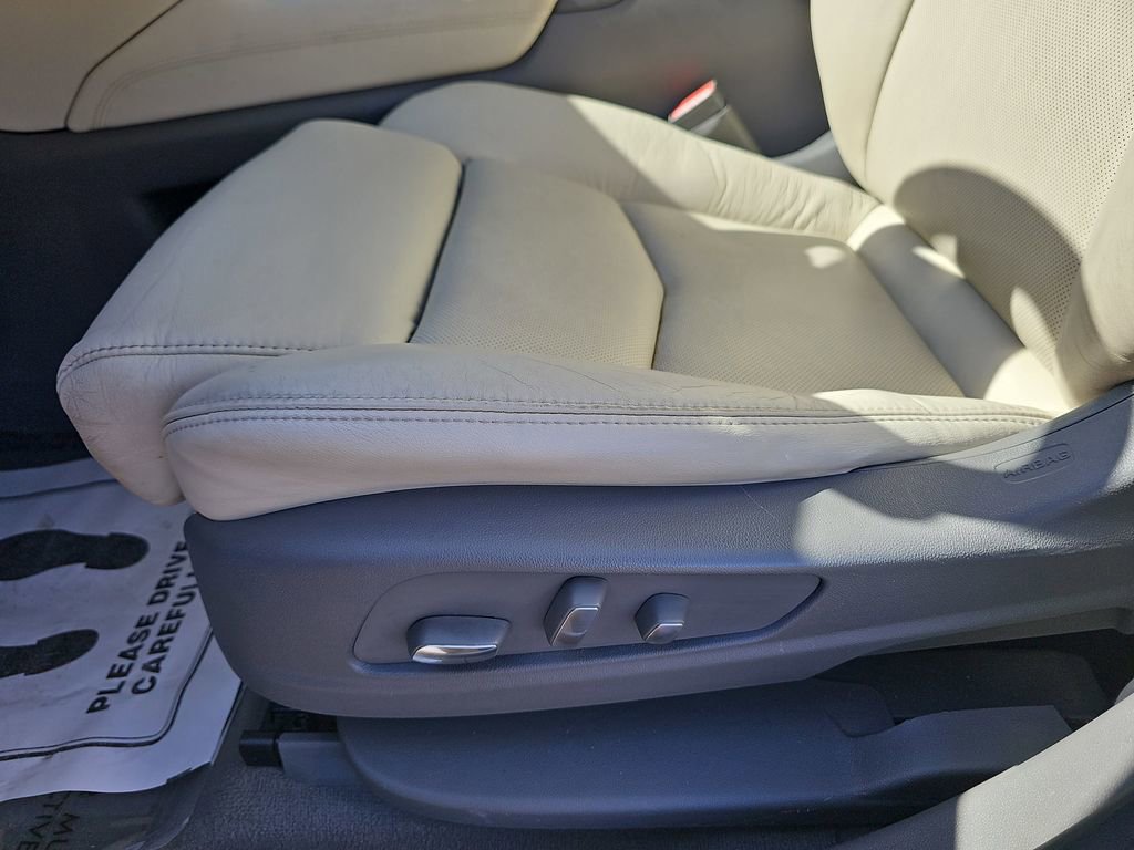 Used 2017 Cadillac XT5 Luxury w/ Driver Awareness Package image 33