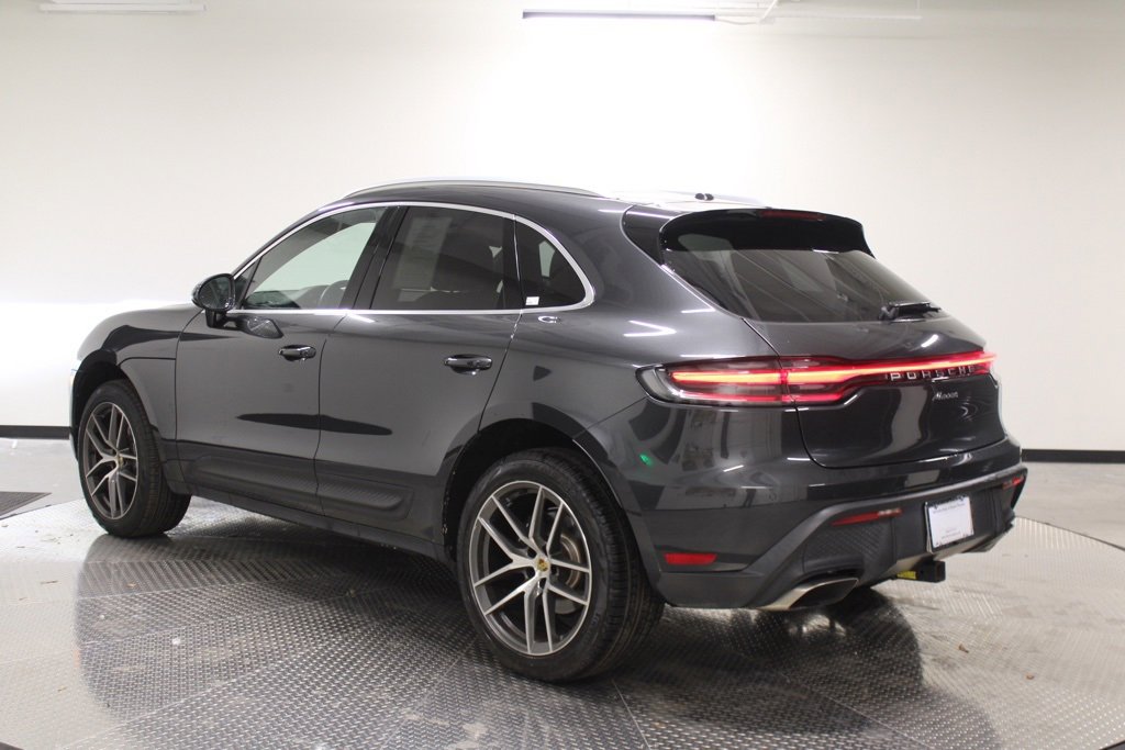 Certified 2022 Porsche Macan image 3