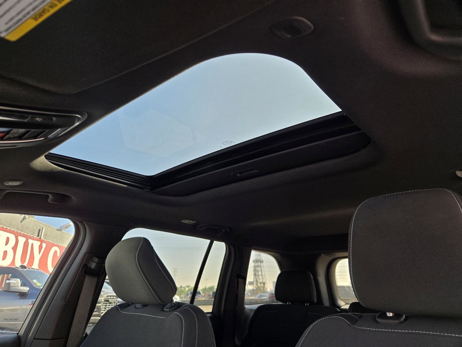 Used 2025 Jeep Grand Cherokee Laredo X image 23