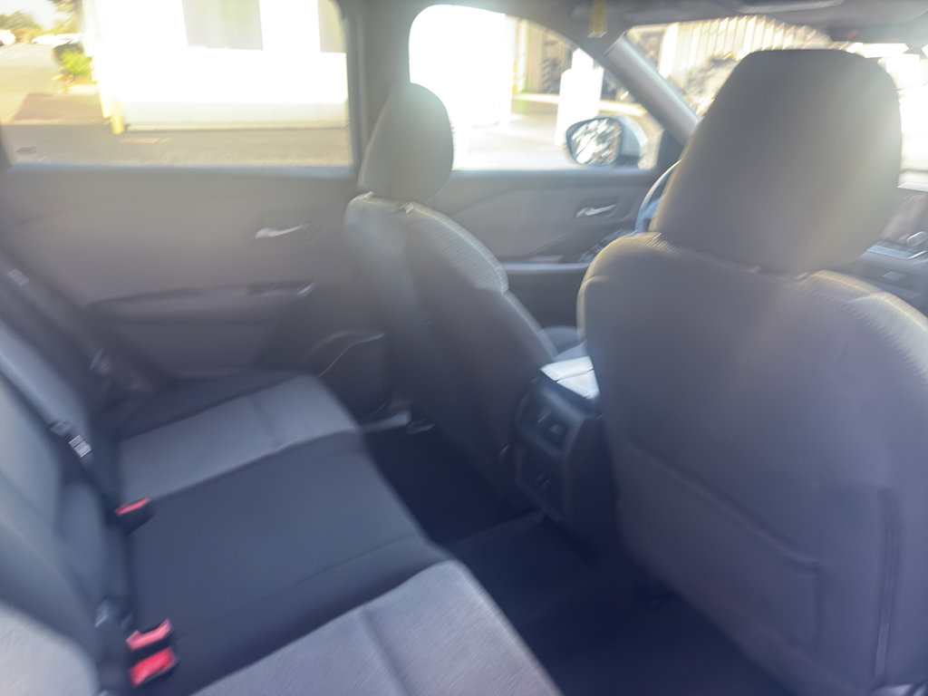 Used 2023 Nissan Rogue SV image 12