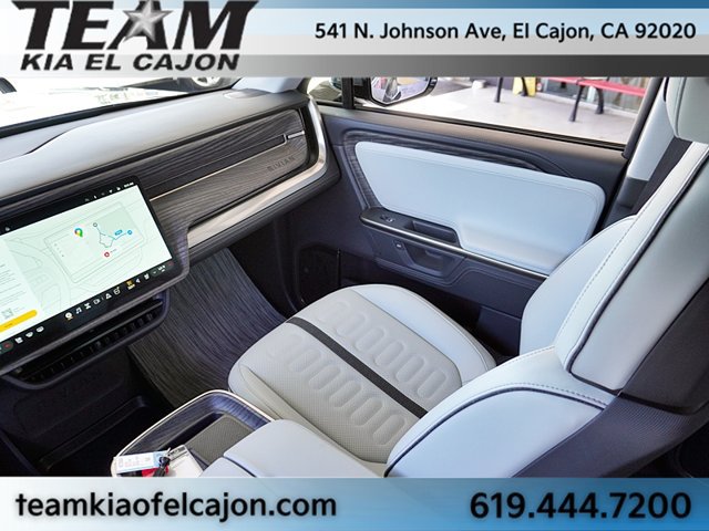Used 2026 Rivian R1S Adventure Dual AWD/4WD image 27
