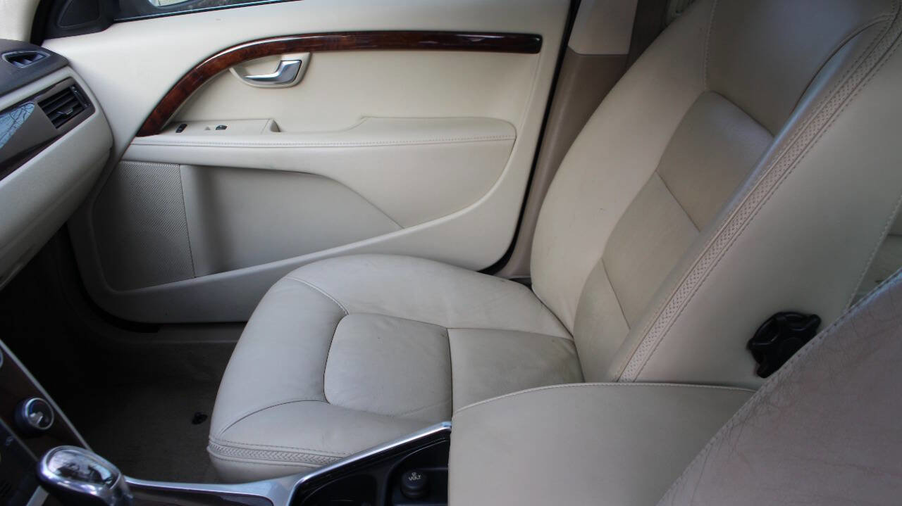 Used 2013 Volvo XC70 3.2 image 2