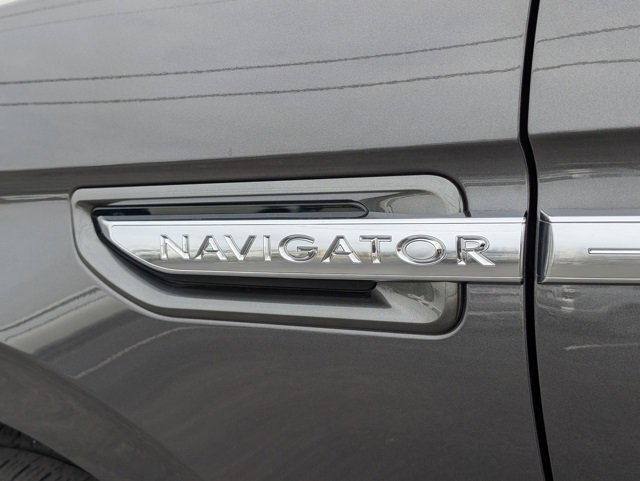 Used 2018 Lincoln Navigator Reserve w/ Technology Package image 36
