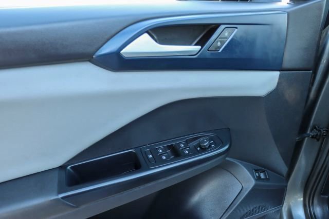 Used 2022 Volkswagen Taos SE image 16