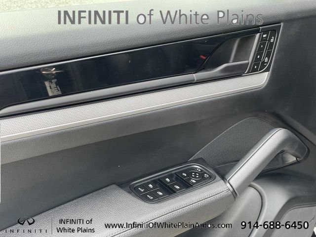 Used 2024 Porsche Cayenne AWD/4WD image 12