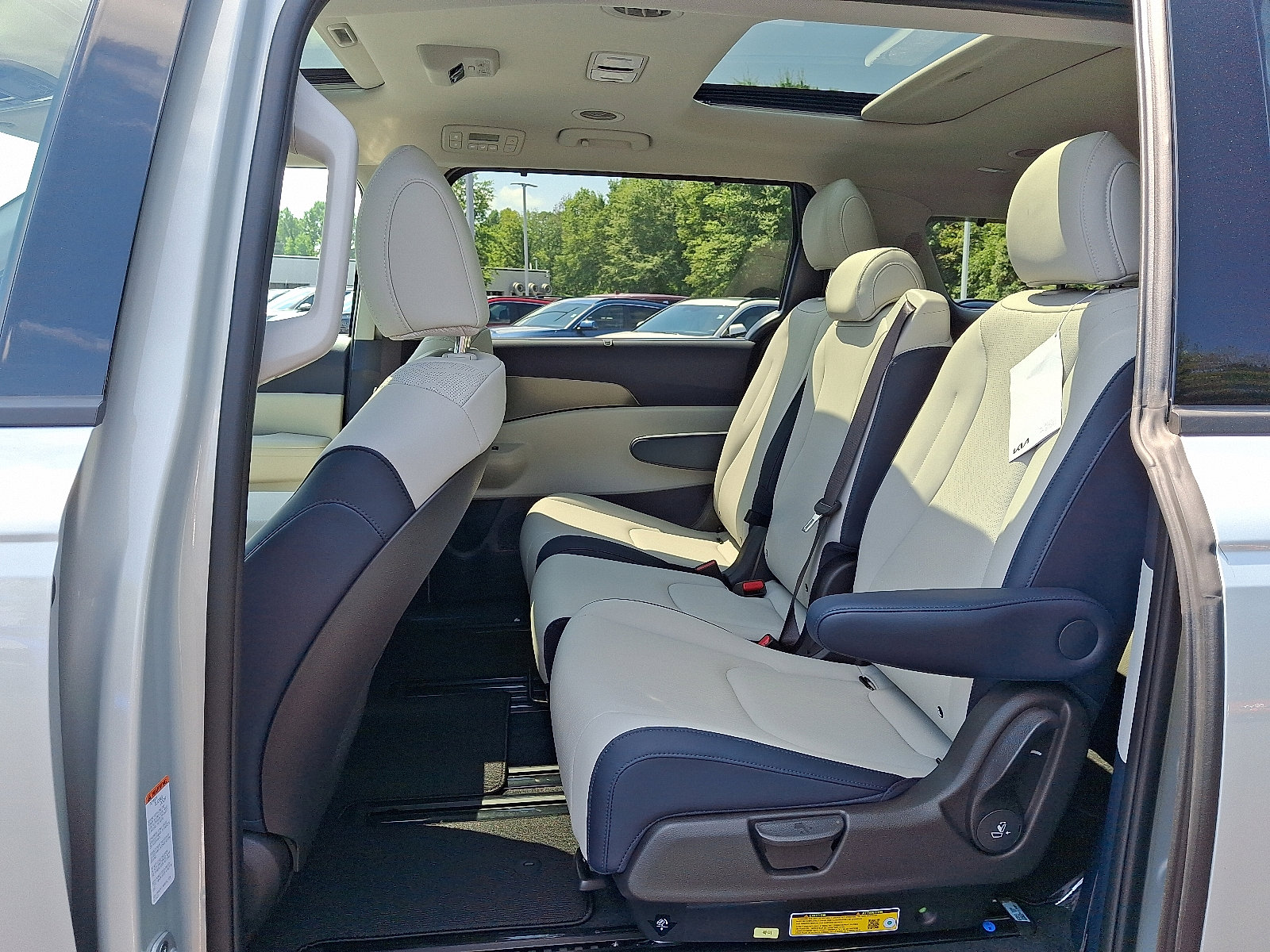 New 2026 Kia Carnival SX image 5