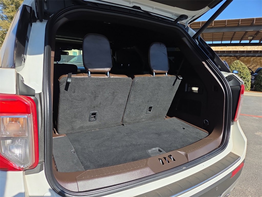 Used 2023 Ford Explorer King Ranch w/ Technology Package image 8