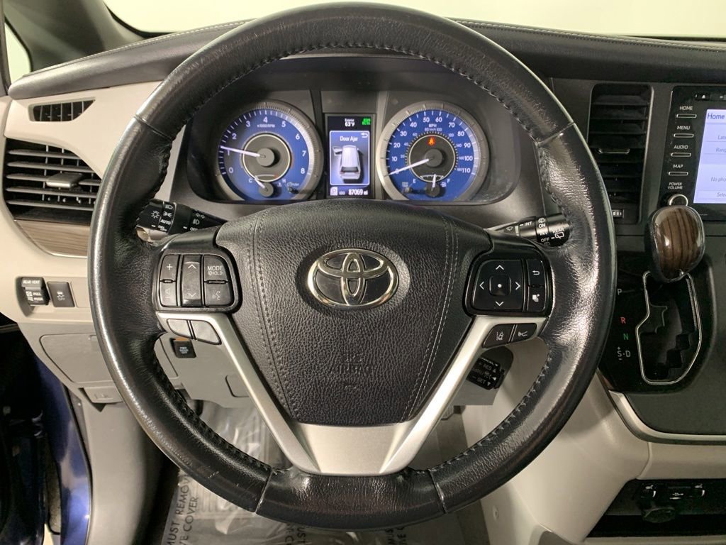 Used 2020 Toyota Sienna XLE FWD image 22