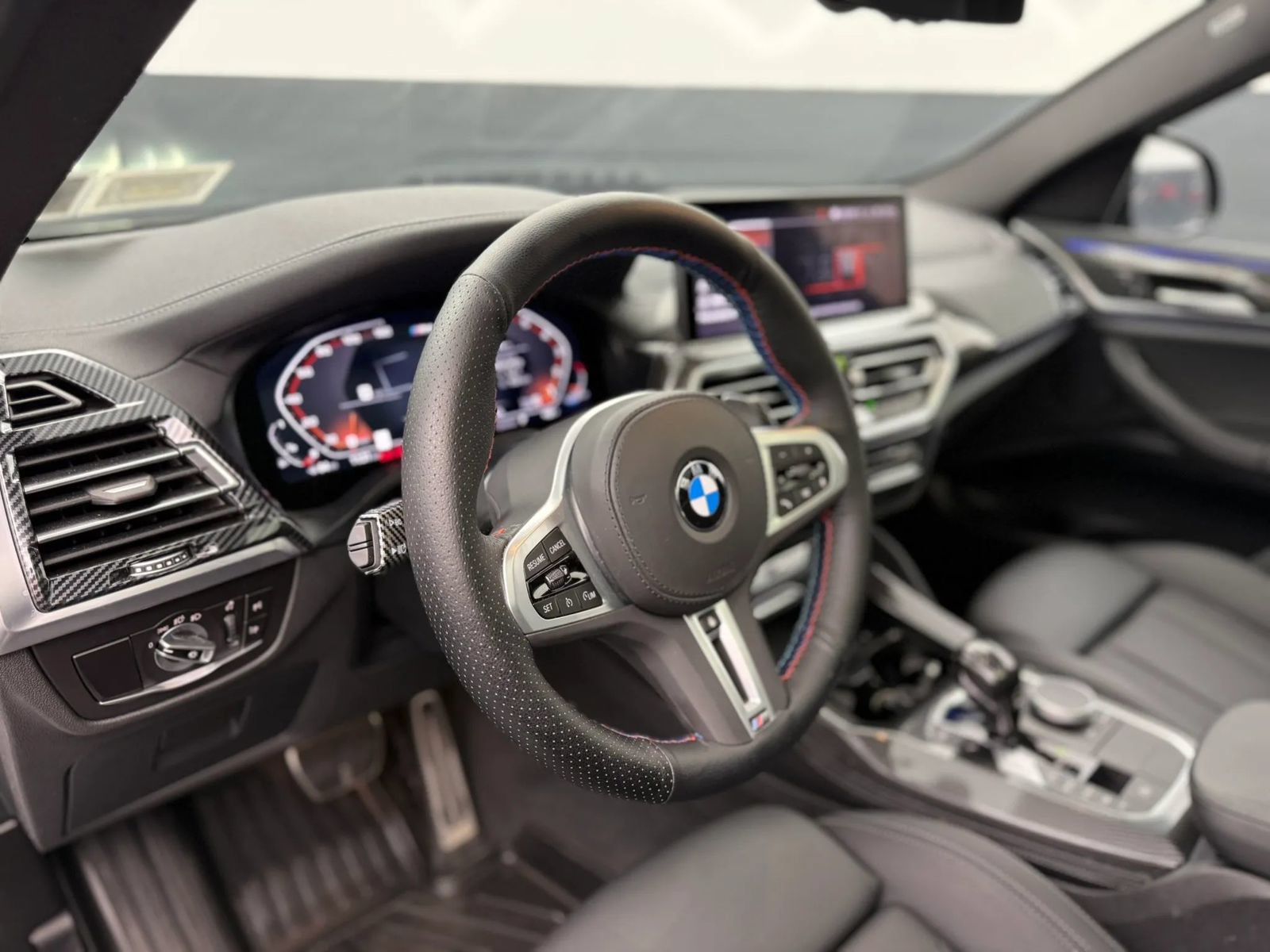 Used 2023 BMW X4 M40i AWD/4WD image 16