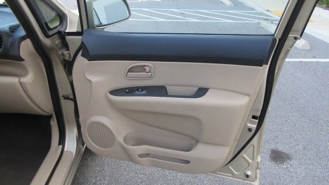 Used 2008 Kia Rondo LX FWD image 26