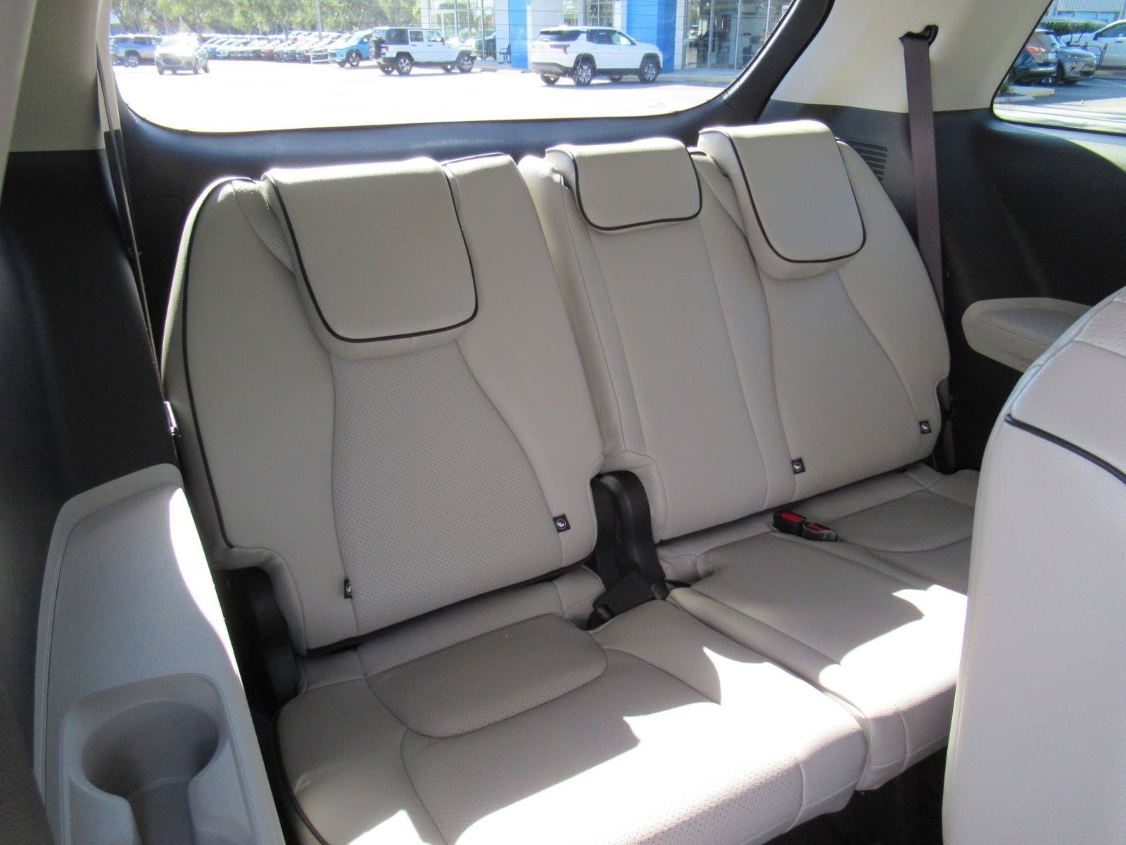 Used 2022 Kia Carnival LX FWD image 14