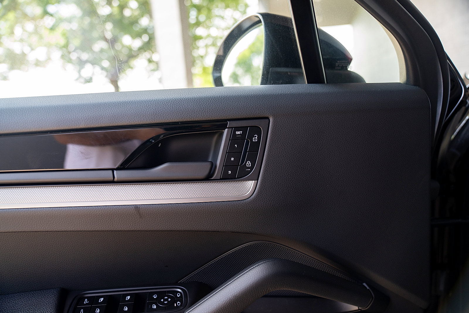 Used 2025 Porsche Cayenne Coupe image 18