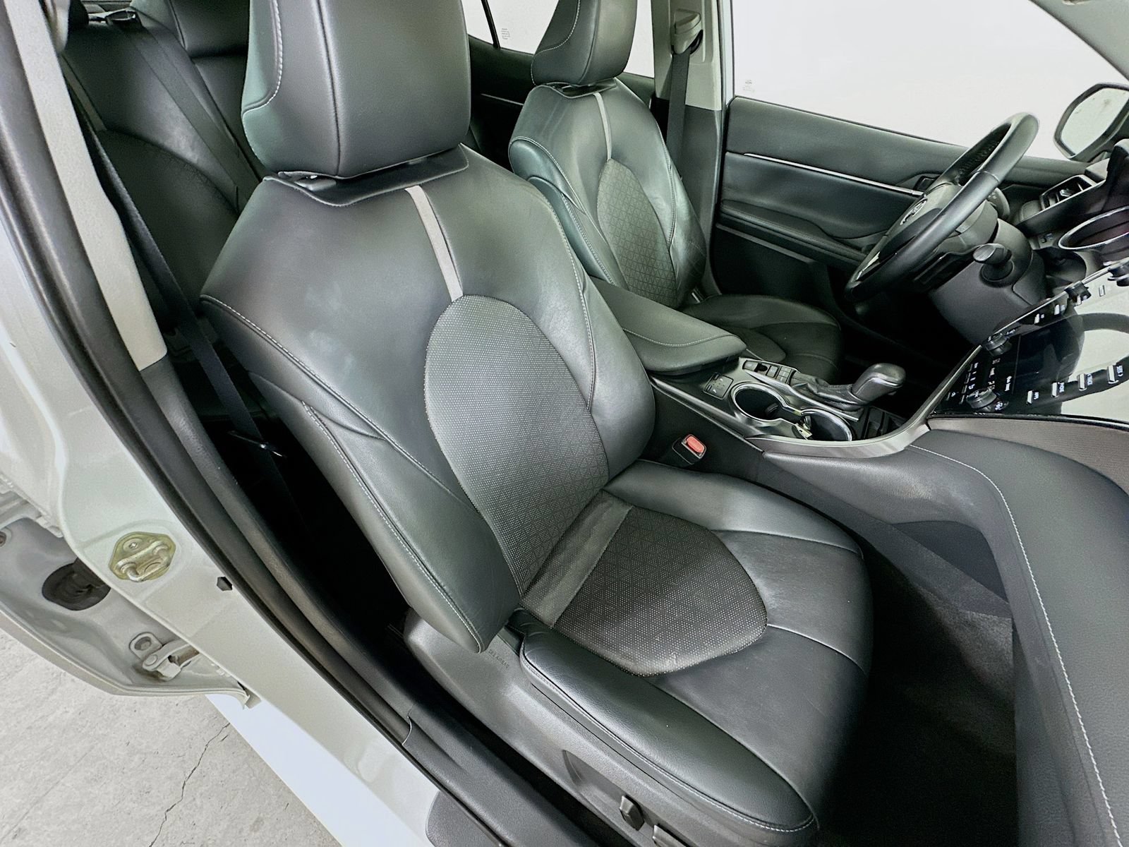 Used 2020 Toyota Camry XSE FWD image 41