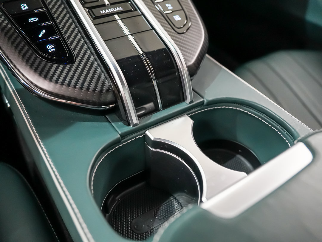 Used 2025 Aston Martin V8 Vantage Coupe RWD image 28