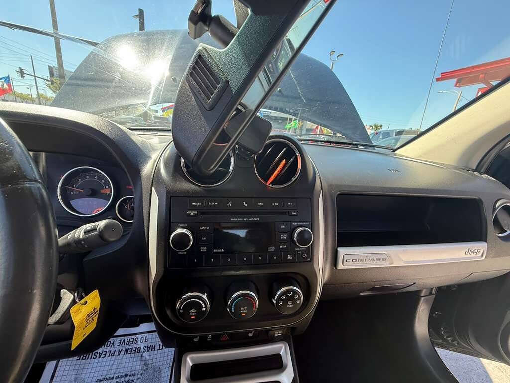 Used 2014 Jeep Compass Latitude image 19
