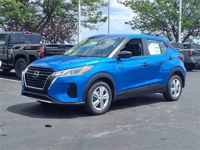 New 2025 Nissan Kicks Play S image 2