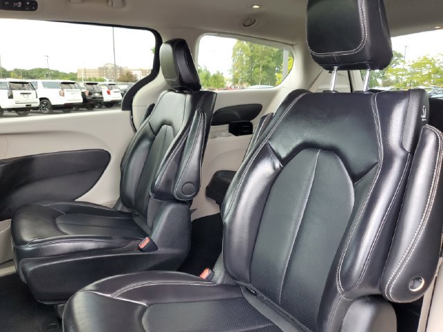 Used 2024 Chrysler Pacifica Limited FWD image 33