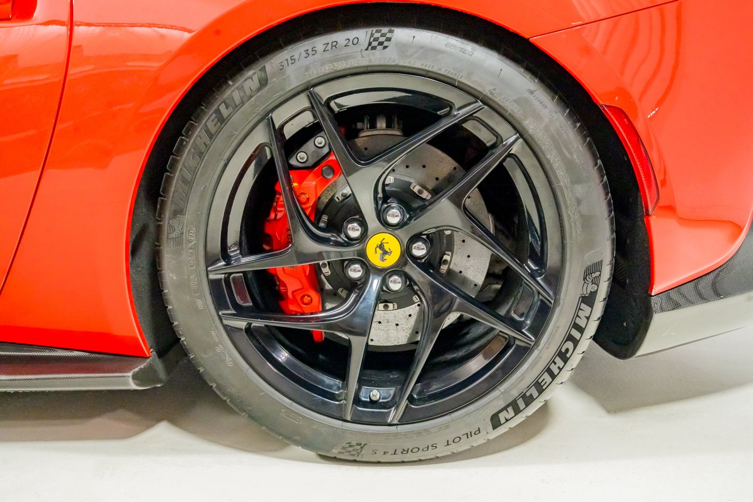 Used 2018 Ferrari 812 Superfast RWD image 13