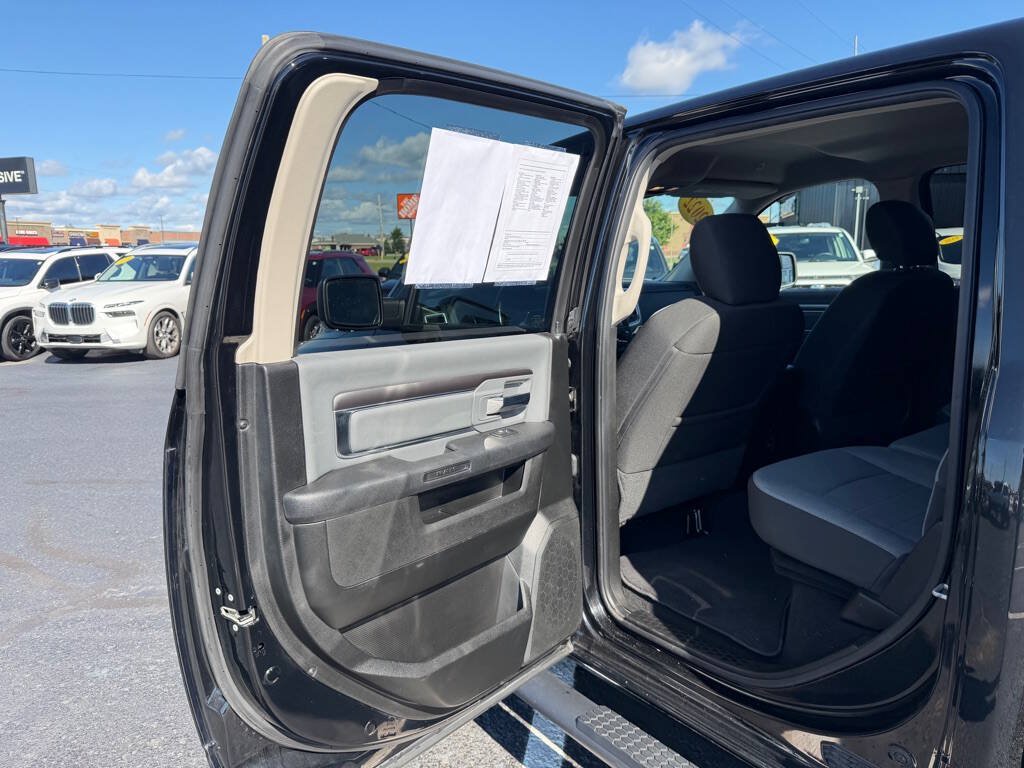 Used 2022 RAM 1500 Classic SLT w/ Electronics Convenience Group AWD/4WD image 35