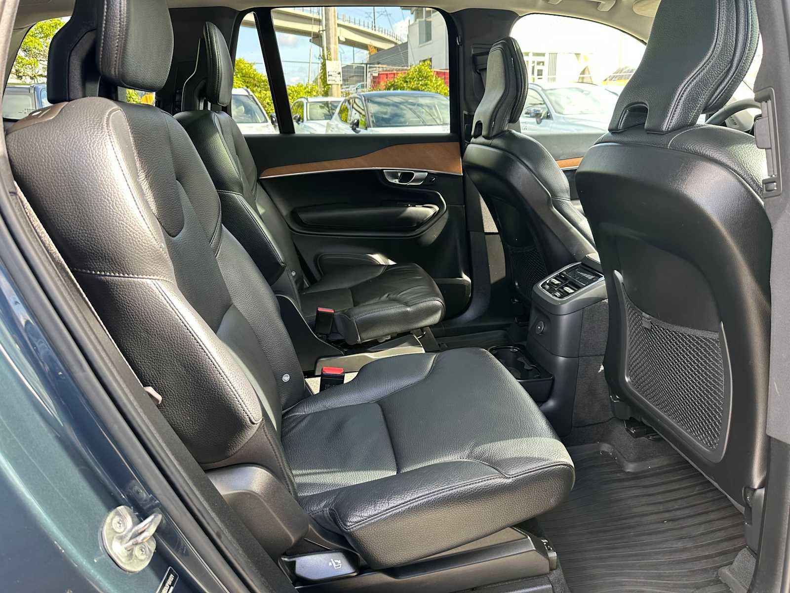Certified 2023 Volvo XC90 T8 Plus AWD/4WD image 13