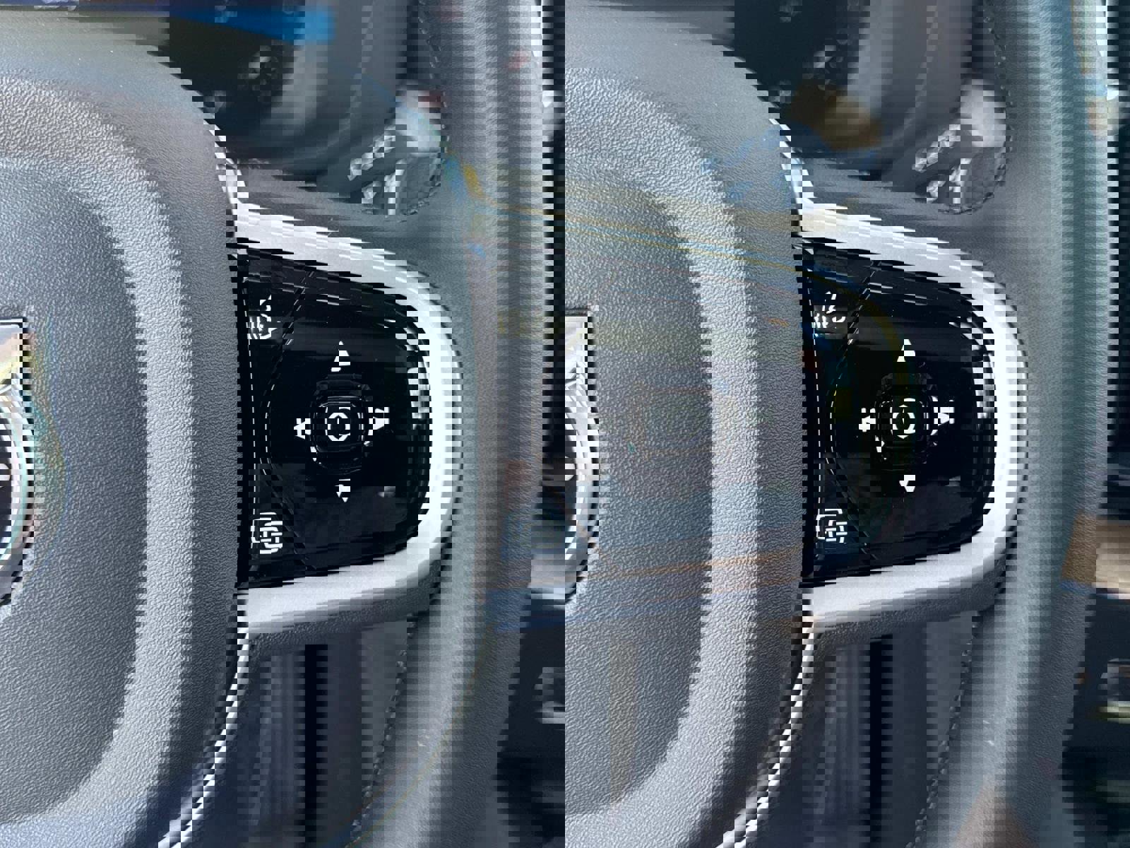 New 2026 Volvo XC60 B5 Plus w/ Climate Package image 28