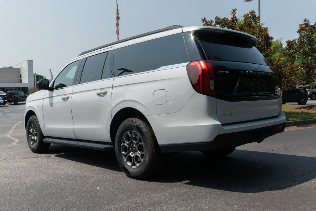 Used 2025 Ford Expedition Max Active RWD image 8