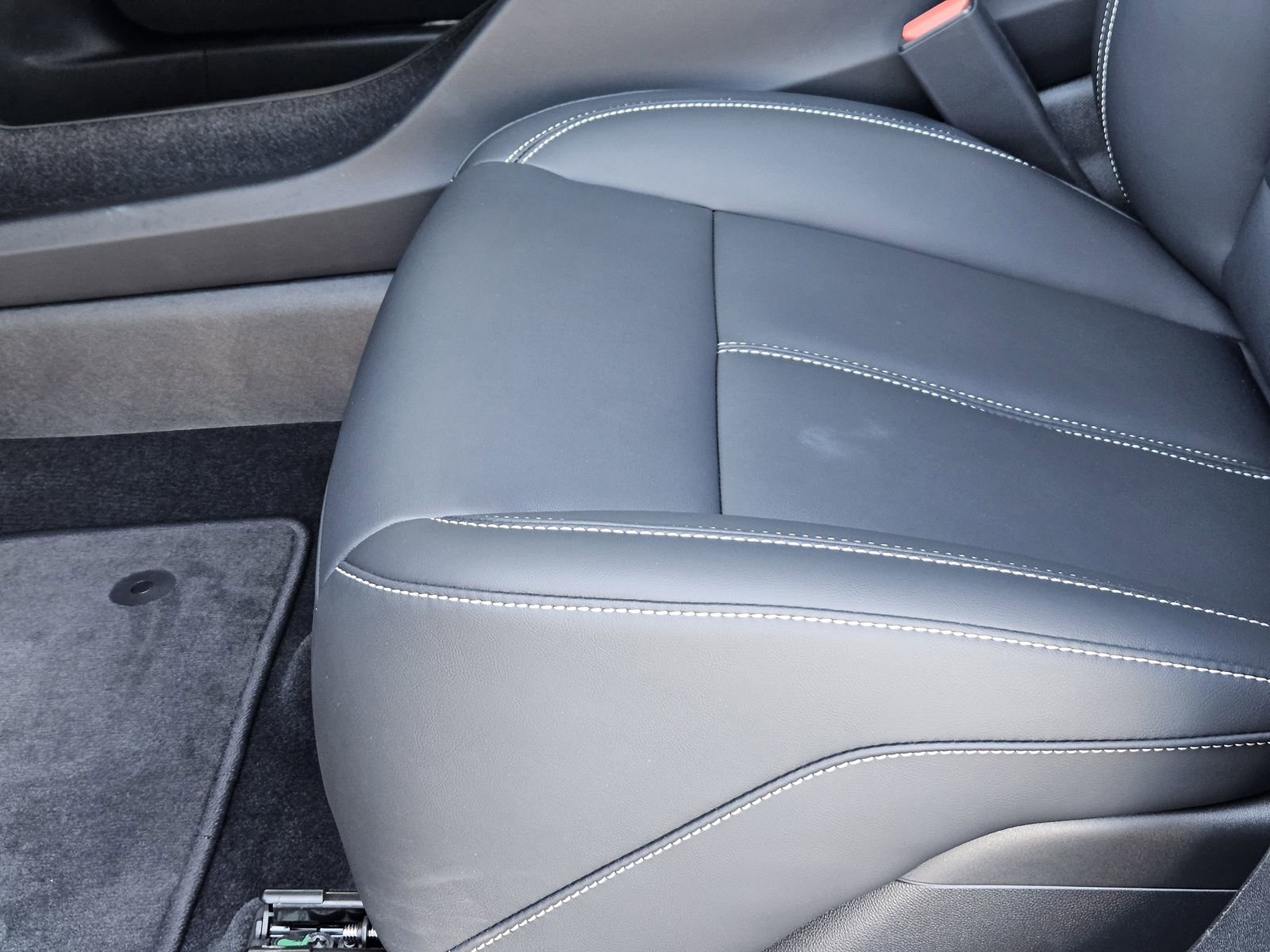 New 2026 Cadillac Optiq Luxury 1 image 24