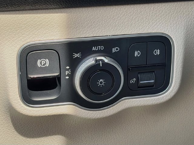 New 2026 Mercedes-Benz GLB 250 4MATIC image 9
