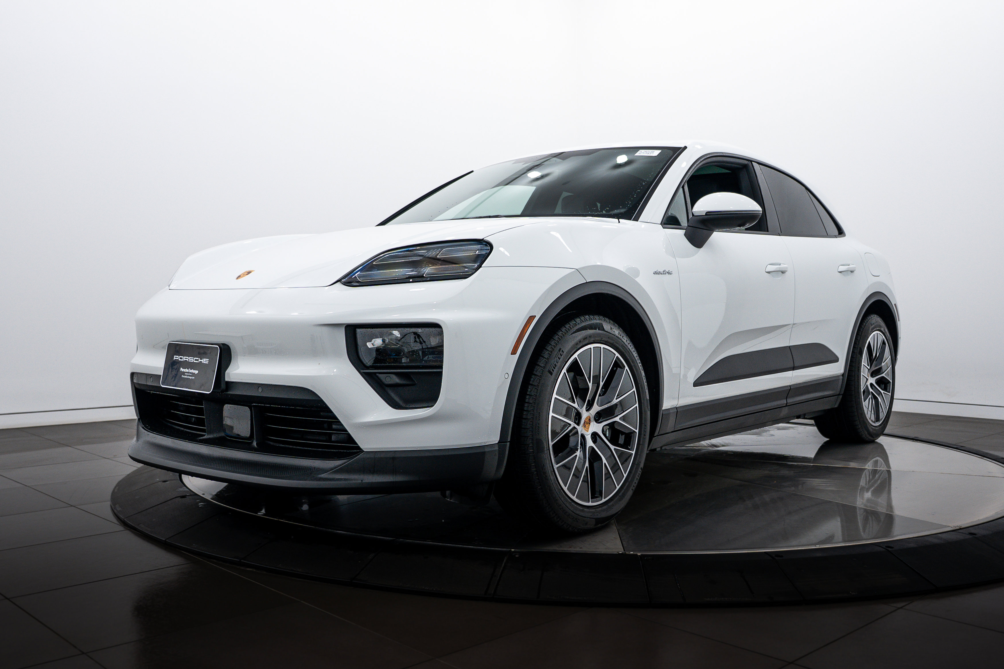 Certified 2025 Porsche Macan Electric image 1