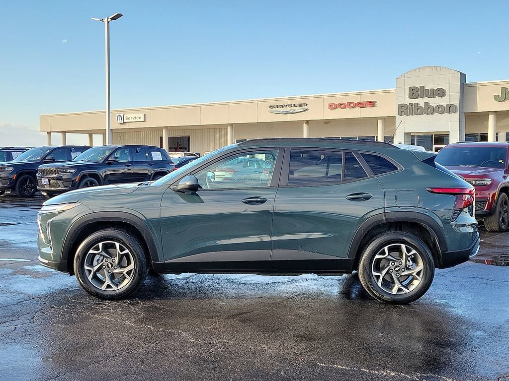 Used 2025 Chevrolet Trax LT w/ Driver Confidence Package image 3