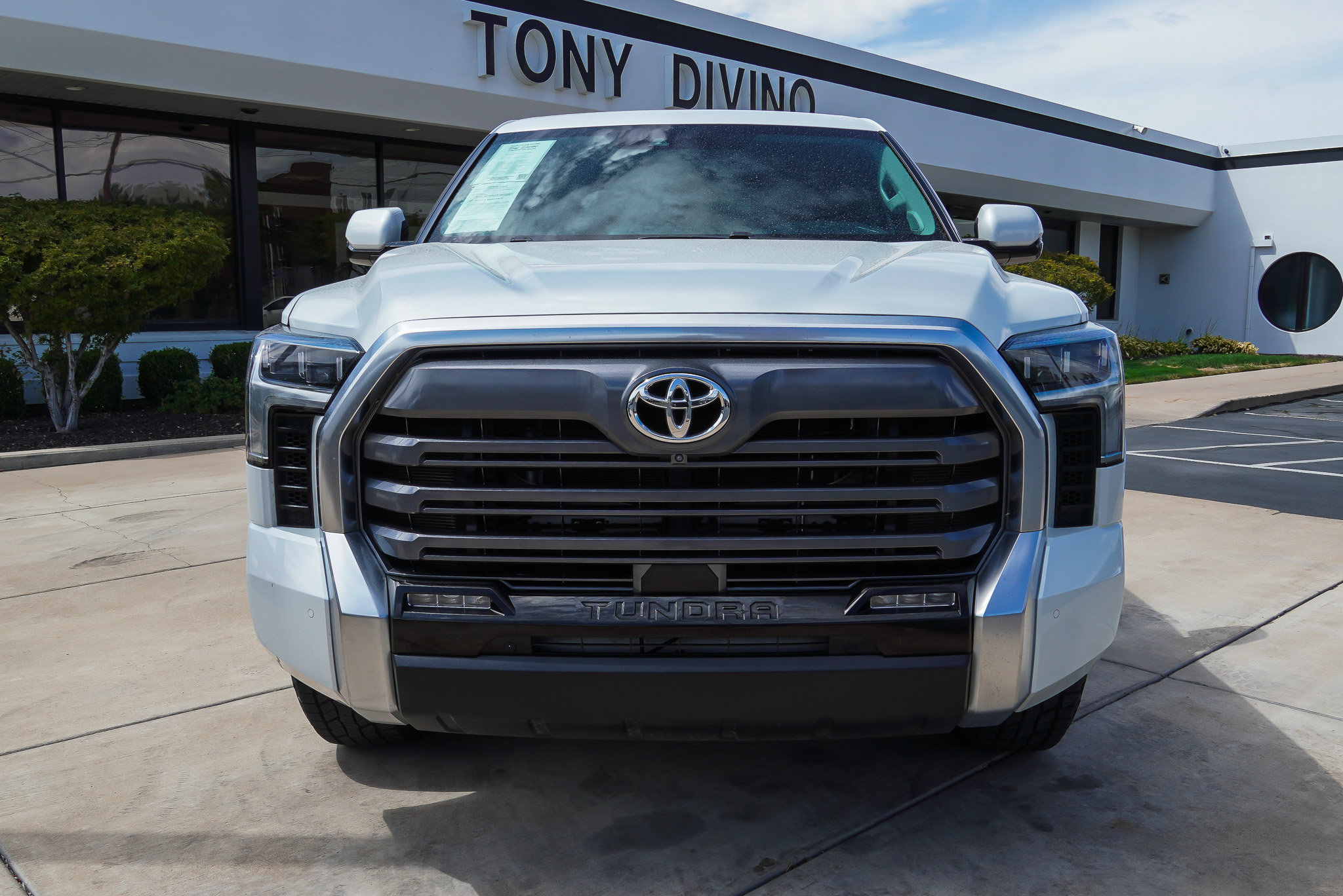 Used 2023 Toyota Tundra Limited AWD/4WD image 3