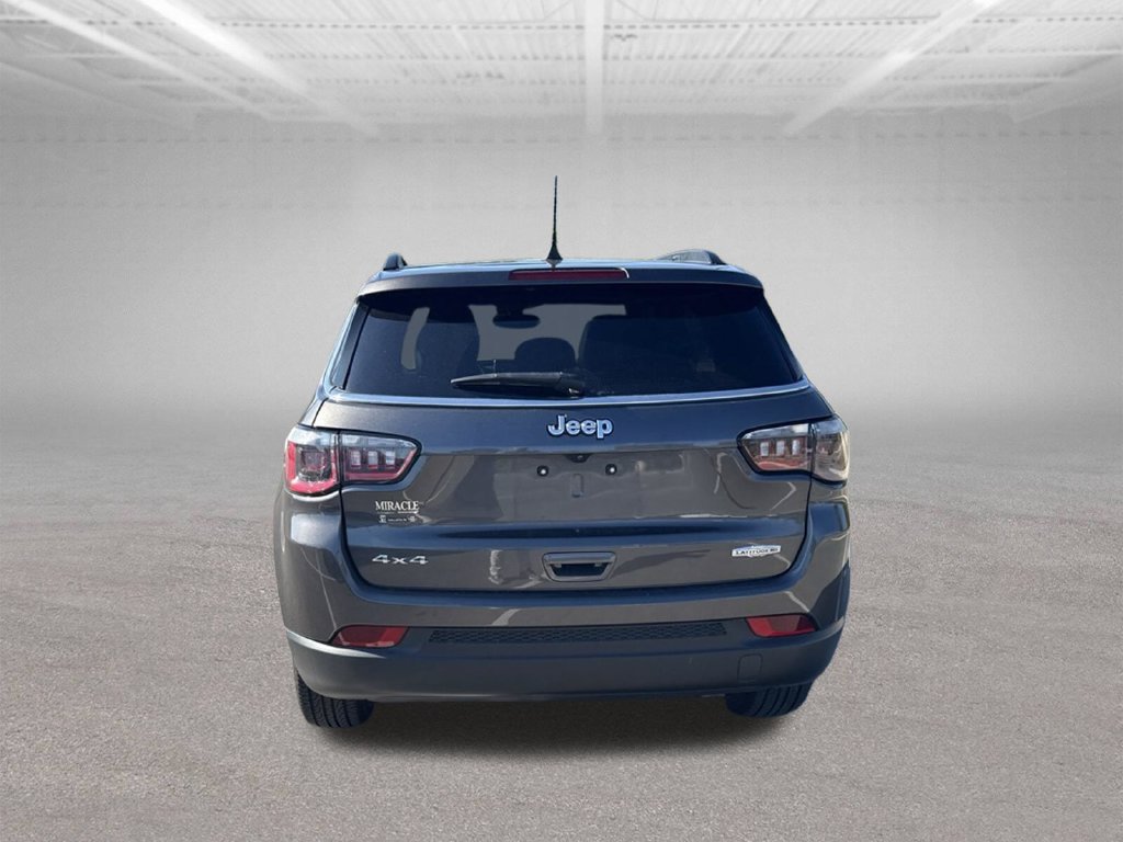 Used 2024 Jeep Compass Latitude w/ Sun and Sound Group AWD/4WD image 8