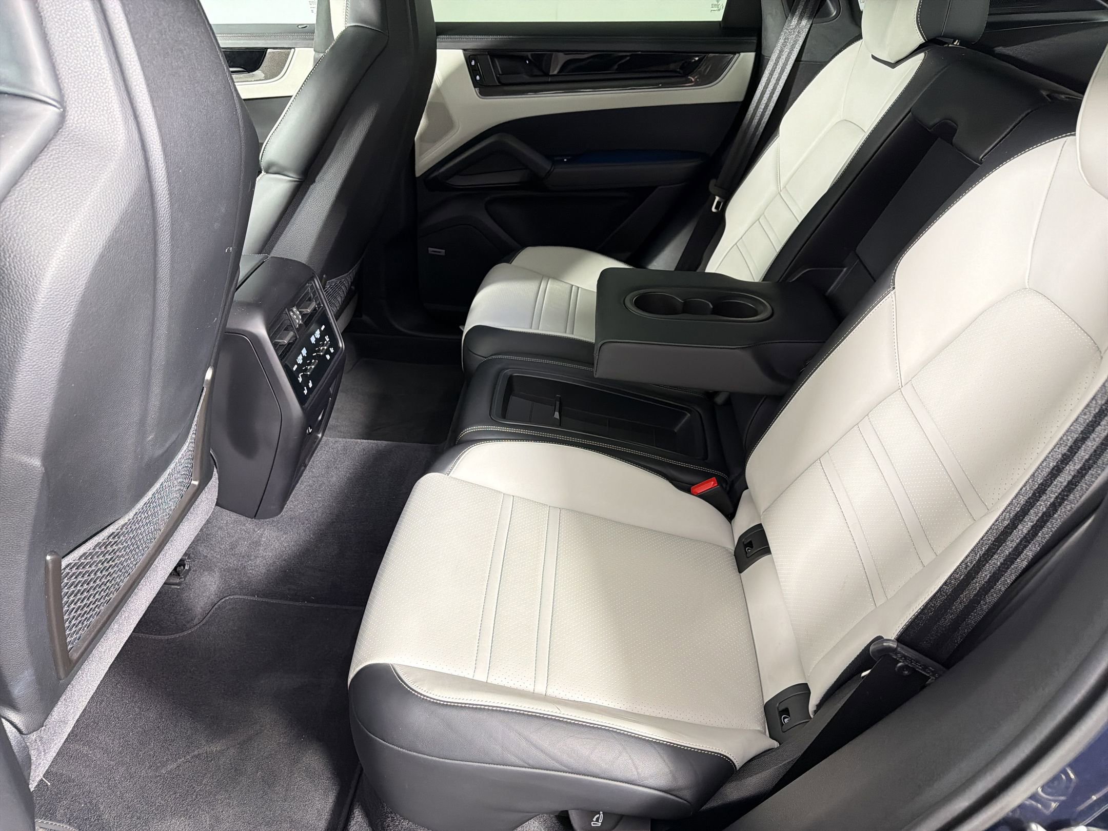 Certified 2024 Porsche Cayenne Turbo AWD/4WD image 15