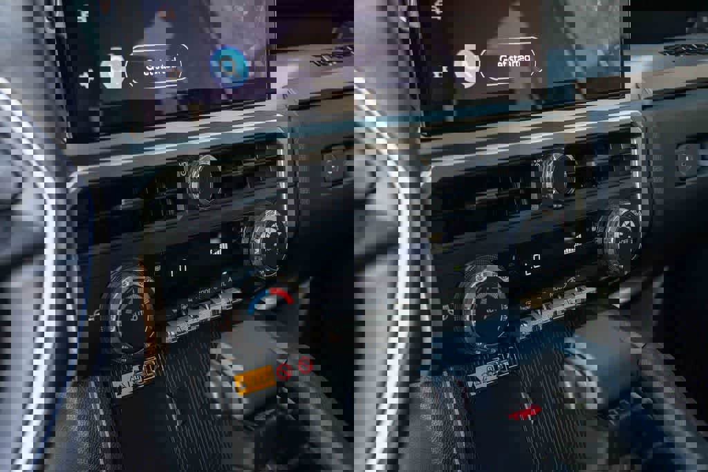 Used 2025 Toyota Tacoma TRD Sport w/ TRD Sport Upgrade Package image 25