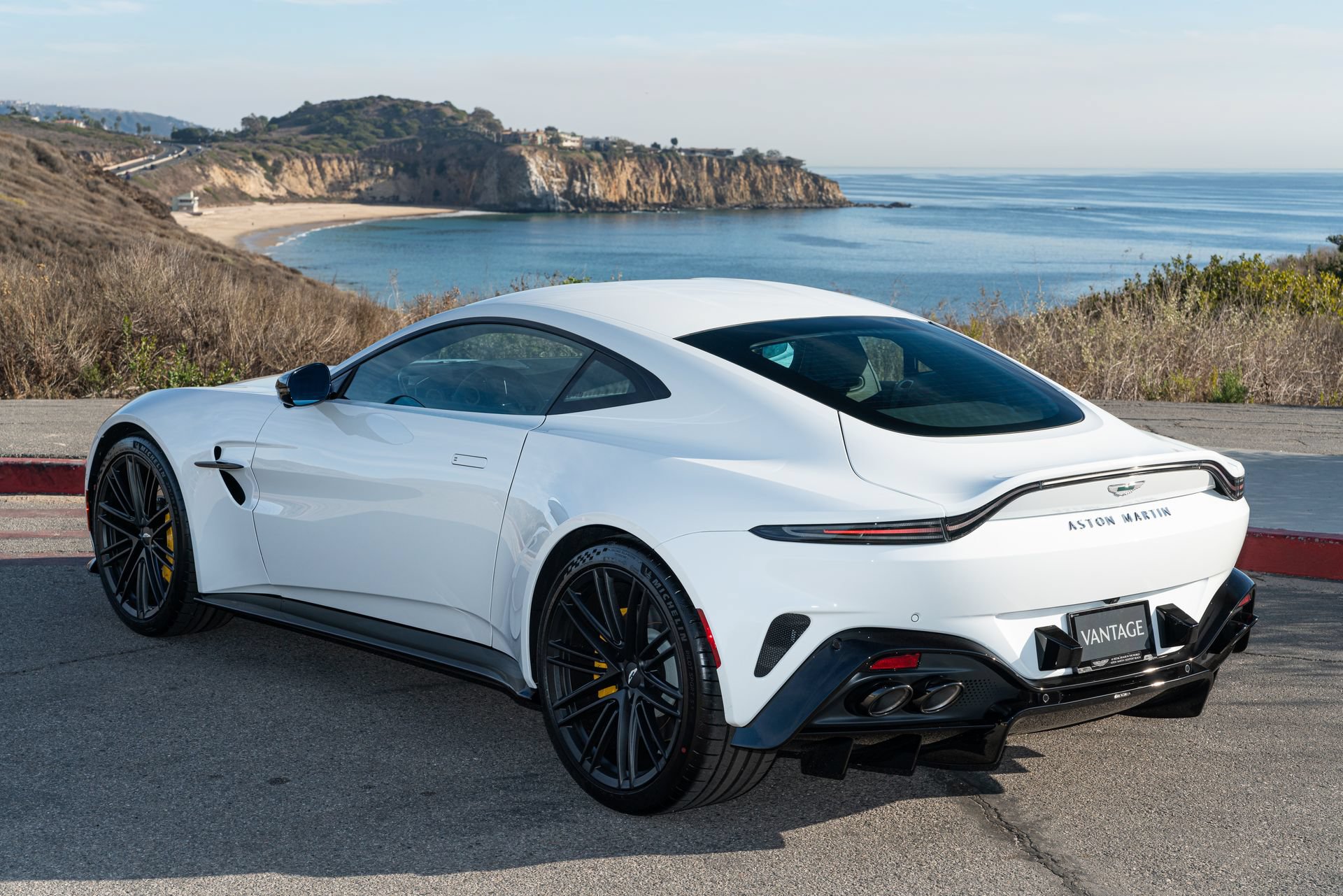 Used 2025 Aston Martin V8 Vantage Coupe RWD image 4