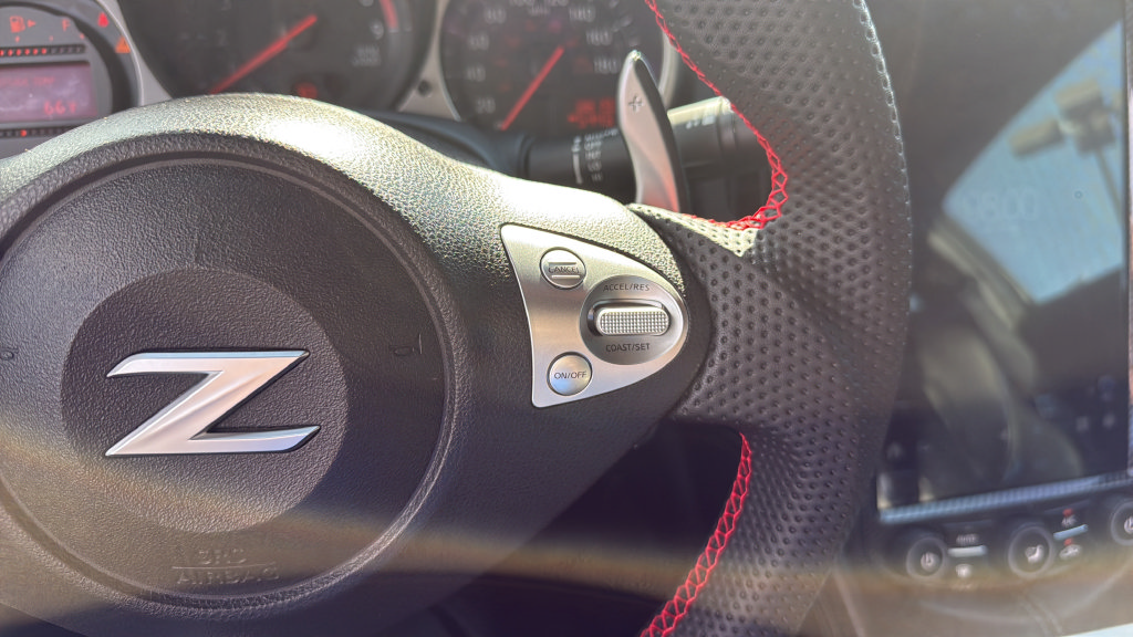 Used 2016 Nissan 370Z Coupe RWD image 23